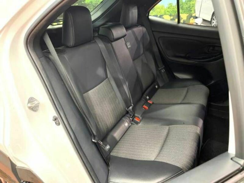 YARIS CROSS-12