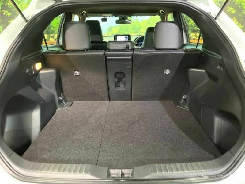 YARIS CROSS-13