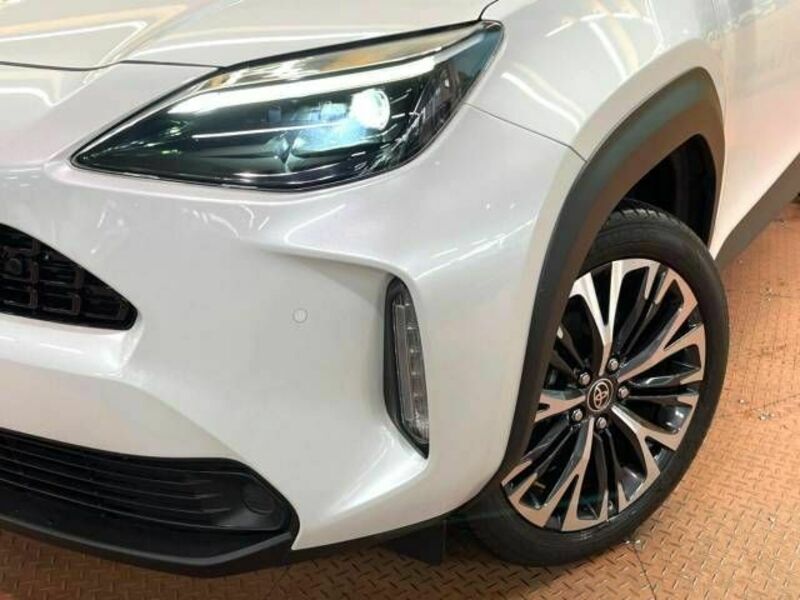 YARIS CROSS-14