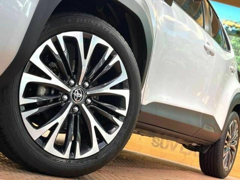 YARIS CROSS-15