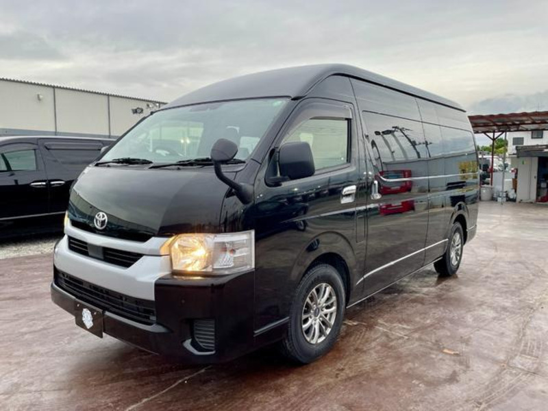 TOYOTA HIACE VAN