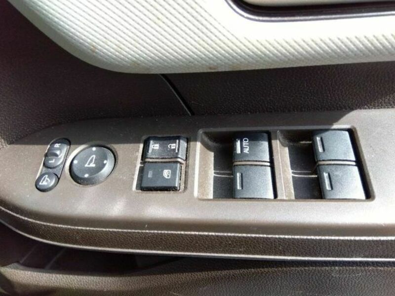 N BOX