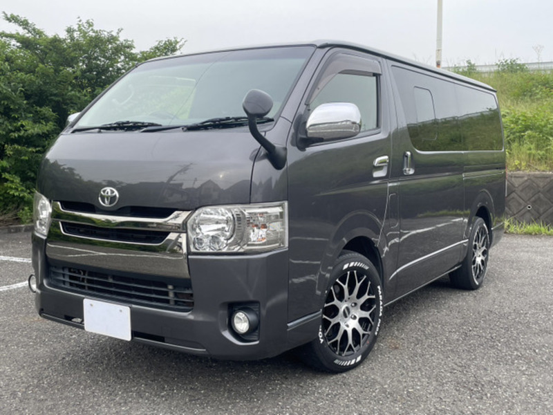 TOYOTA HIACE VAN