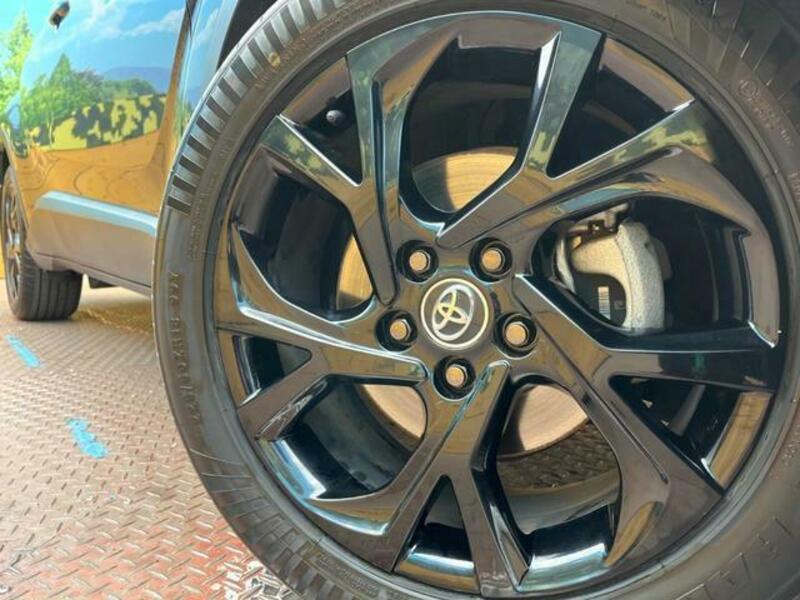 C-HR-12