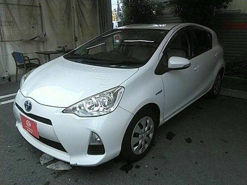 TOYOTA　AQUA