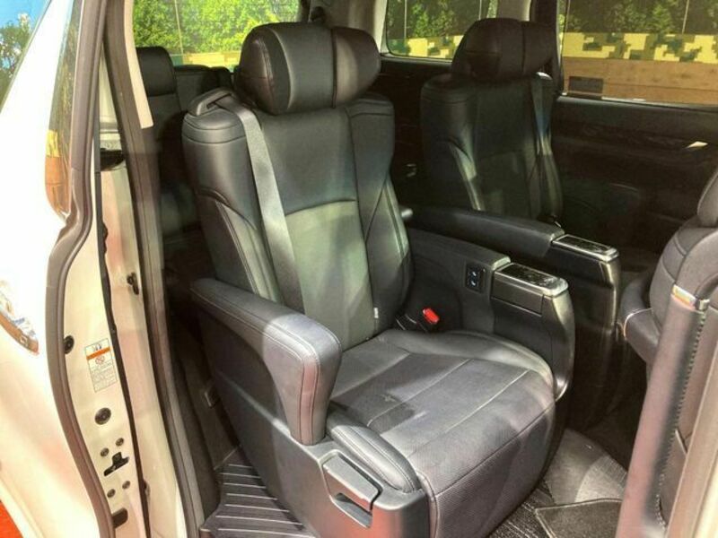 VELLFIRE-9
