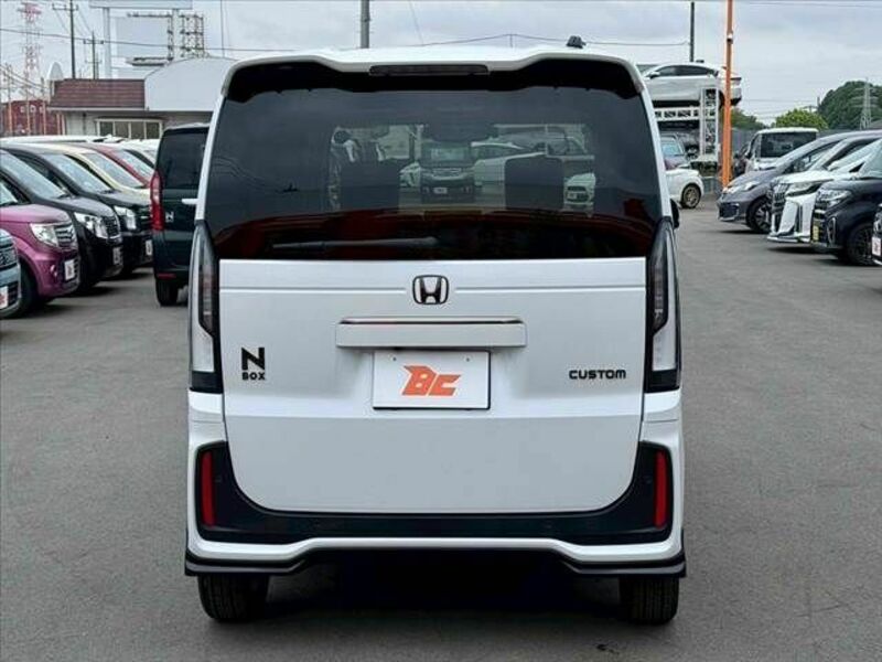 N BOX CUSTOM