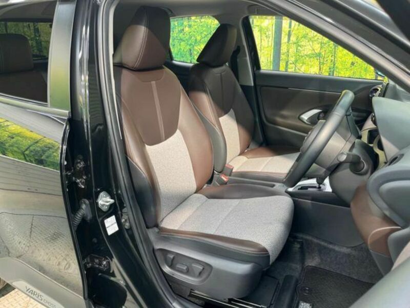 YARIS CROSS-7