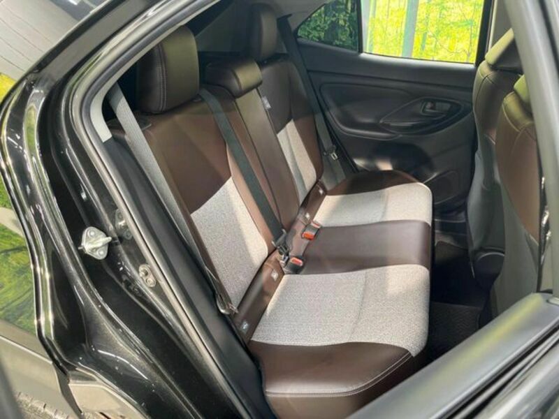 YARIS CROSS-8