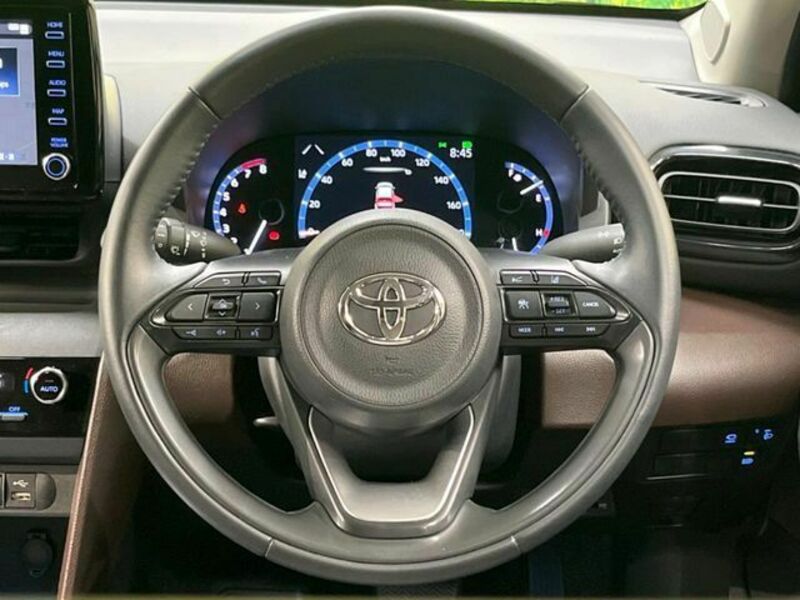 YARIS CROSS-10