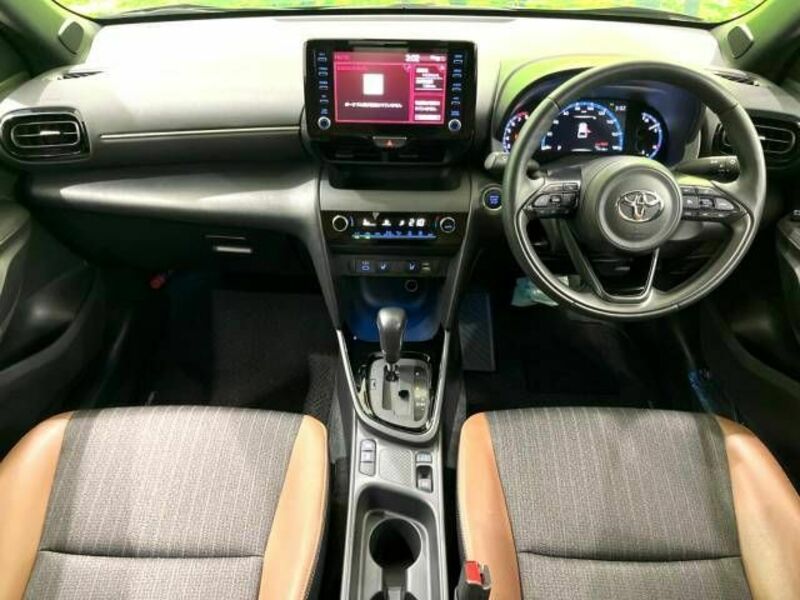 YARIS CROSS-1