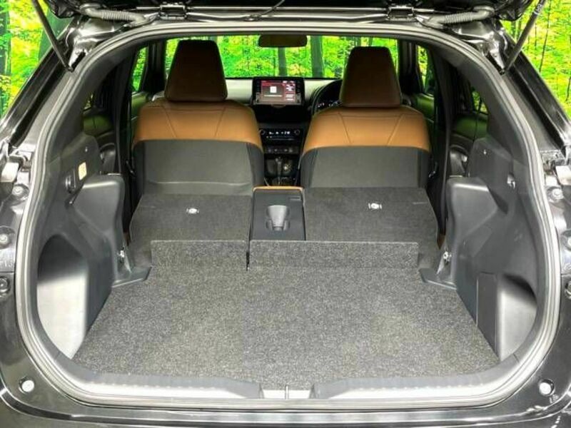 YARIS CROSS-9