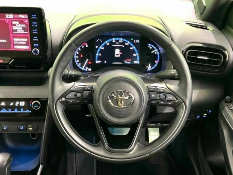 YARIS CROSS-10