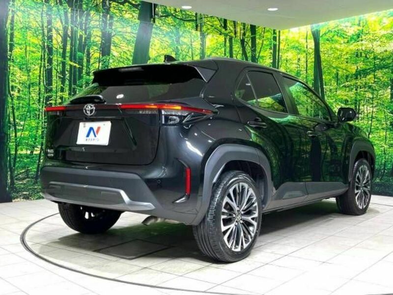 YARIS CROSS-16