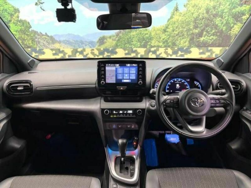 YARIS CROSS-1