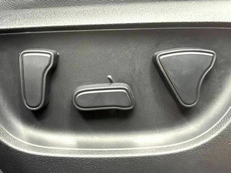 YARIS CROSS-8