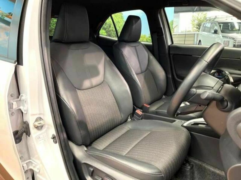 YARIS CROSS-11