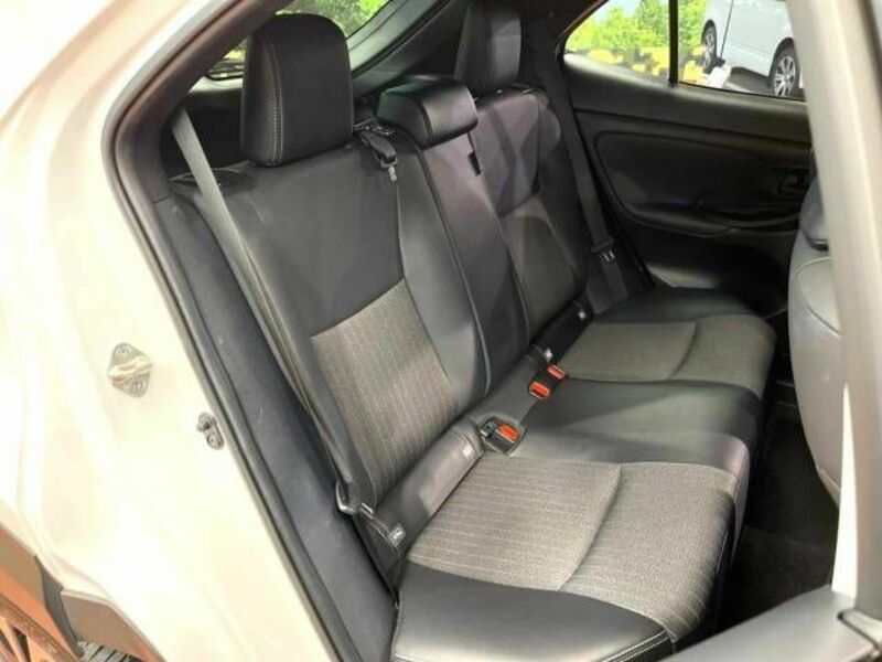 YARIS CROSS-12