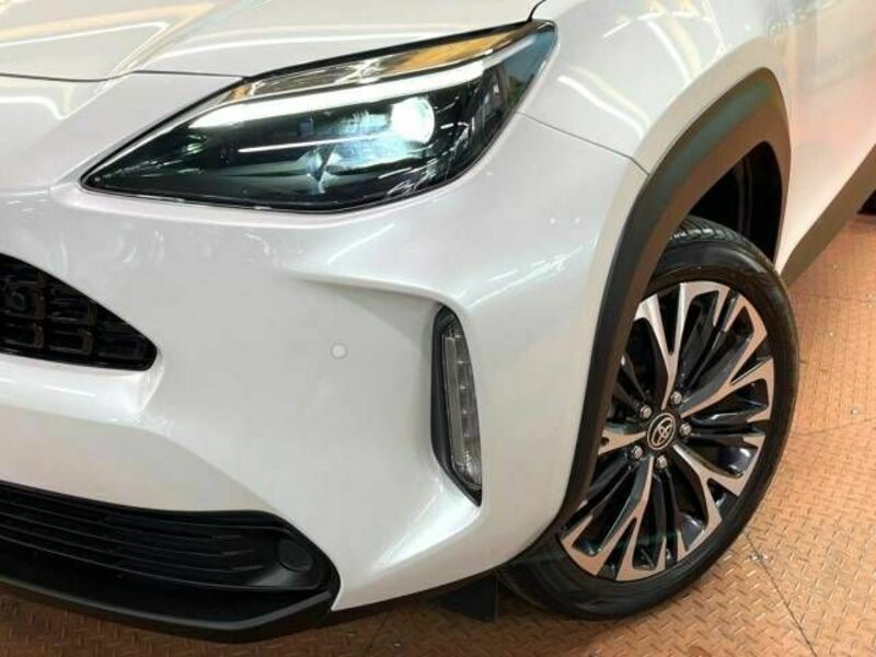 YARIS CROSS-14