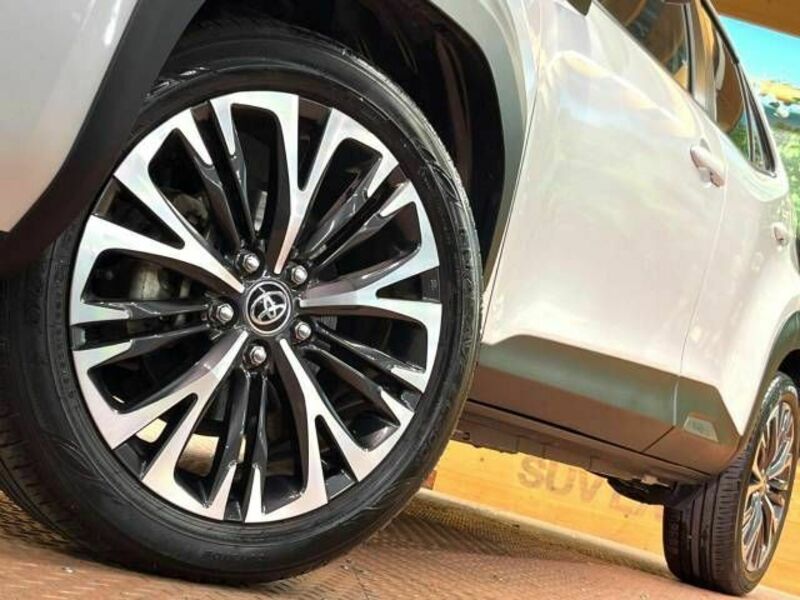YARIS CROSS-15