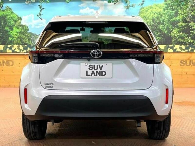 YARIS CROSS-17