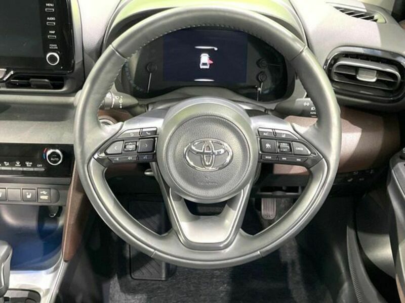 YARIS CROSS