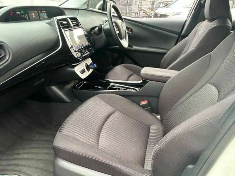 PRIUS-16