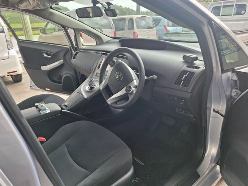 PRIUS-8