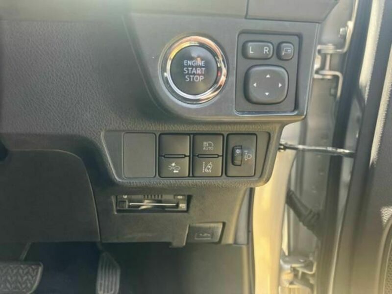 COROLLA AXIO