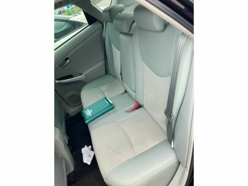 PRIUS-8