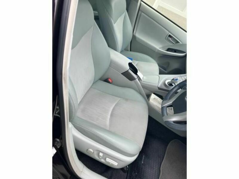 PRIUS-11