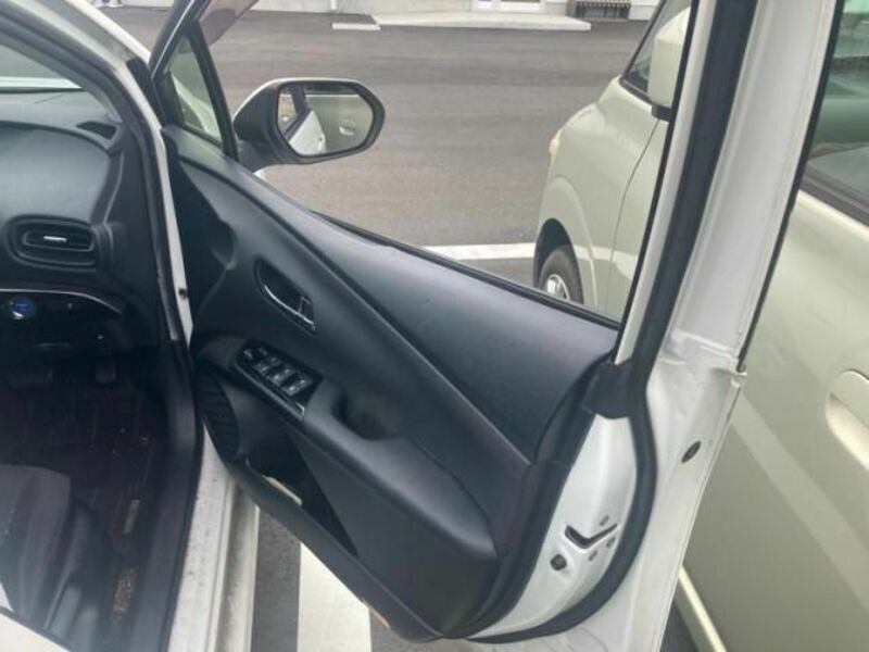 PRIUS-12