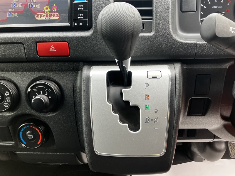 HIACE VAN