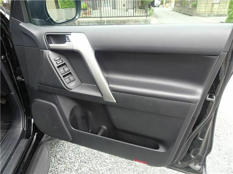 LAND CRUISER PRADO-32