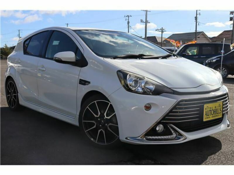TOYOTA　AQUA