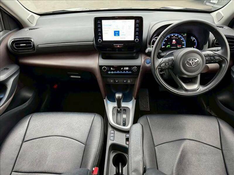 YARIS CROSS-1