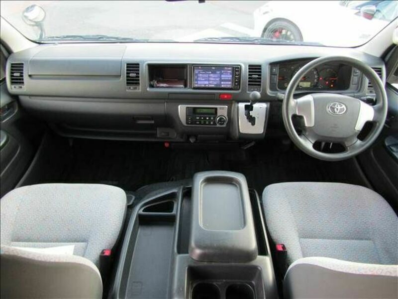 HIACE COMMUTER