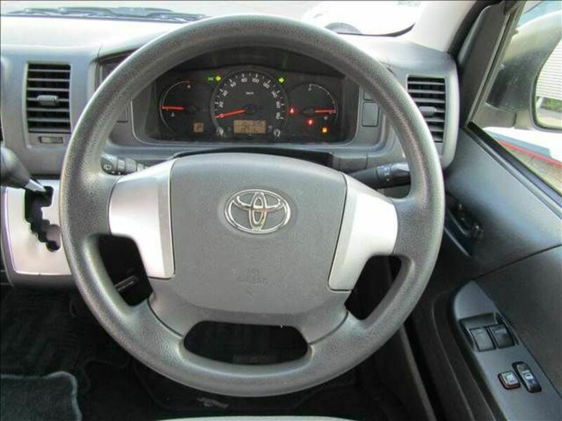HIACE COMMUTER