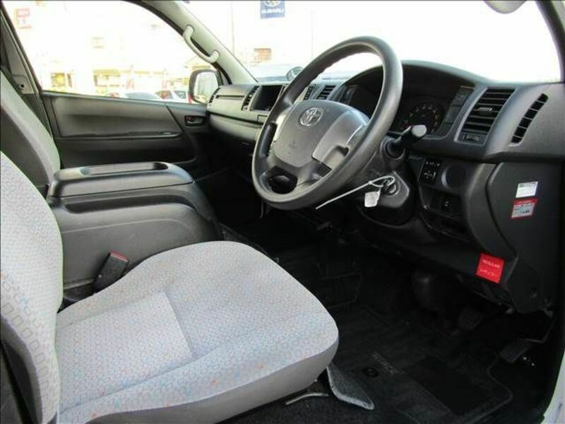 HIACE COMMUTER