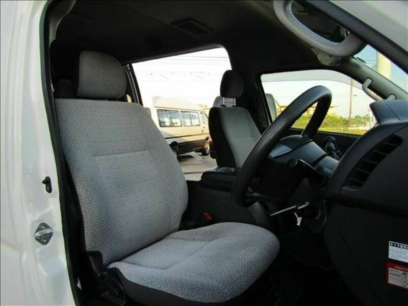 HIACE COMMUTER