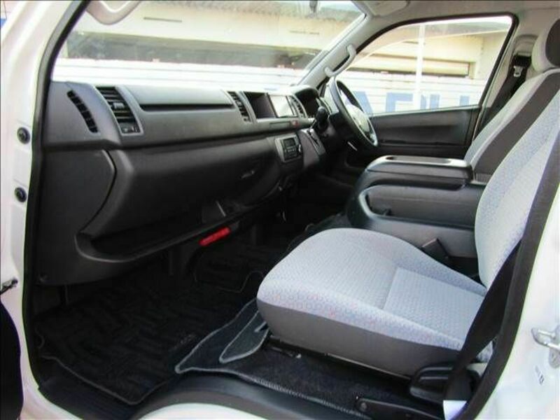 HIACE COMMUTER