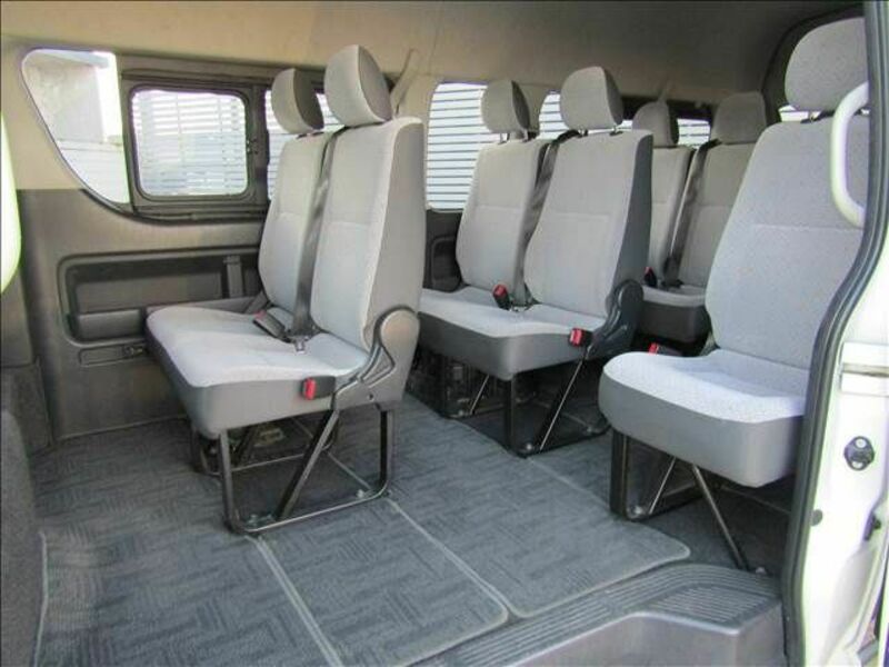 HIACE COMMUTER