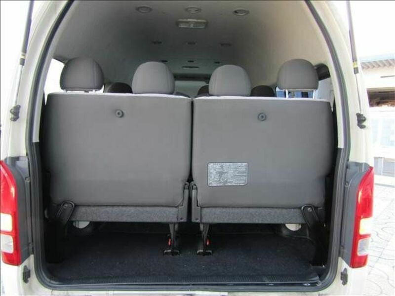 HIACE COMMUTER