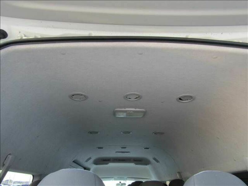 HIACE COMMUTER