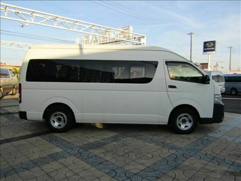 HIACE COMMUTER