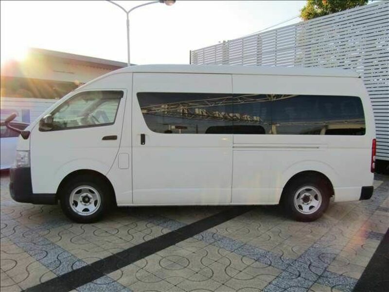 HIACE COMMUTER