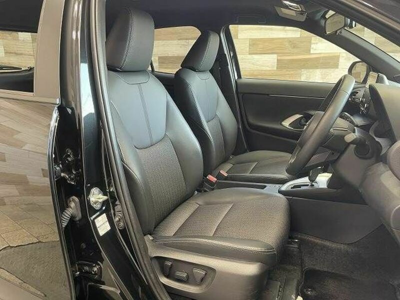 YARIS CROSS-10