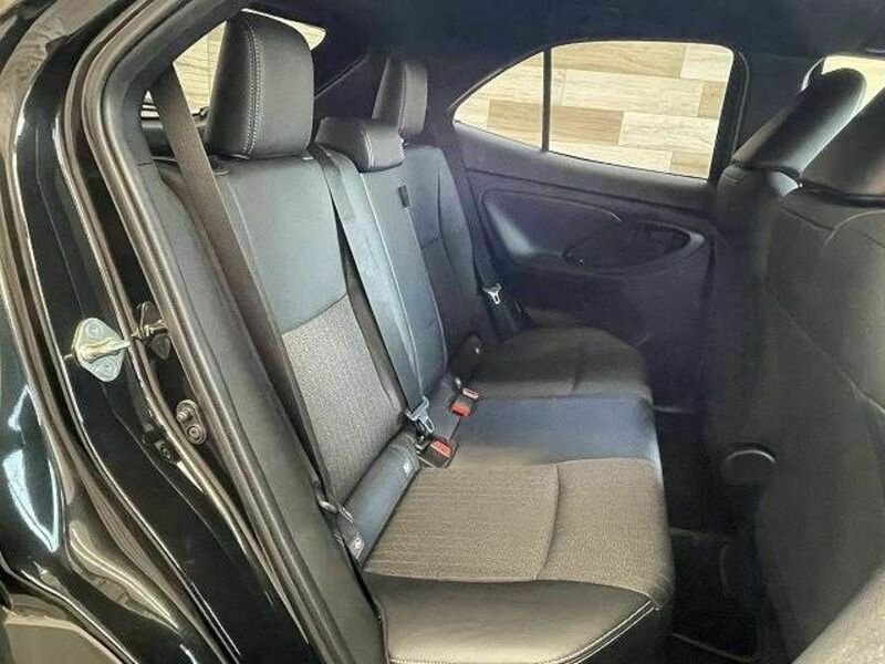 YARIS CROSS-11