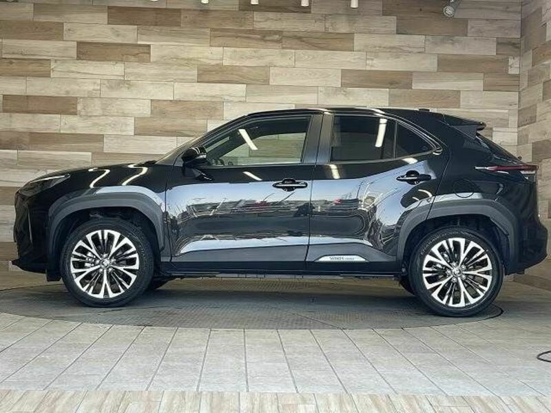YARIS CROSS-14