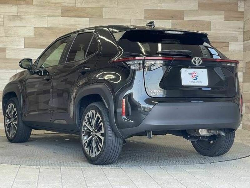 YARIS CROSS-15